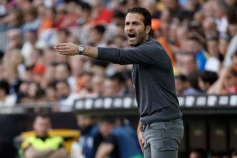 Rubén Baraja, entrenador del Valencia, espera que, a medida que pase el tiempo, se esclarezca el 'caso Negreira'. 