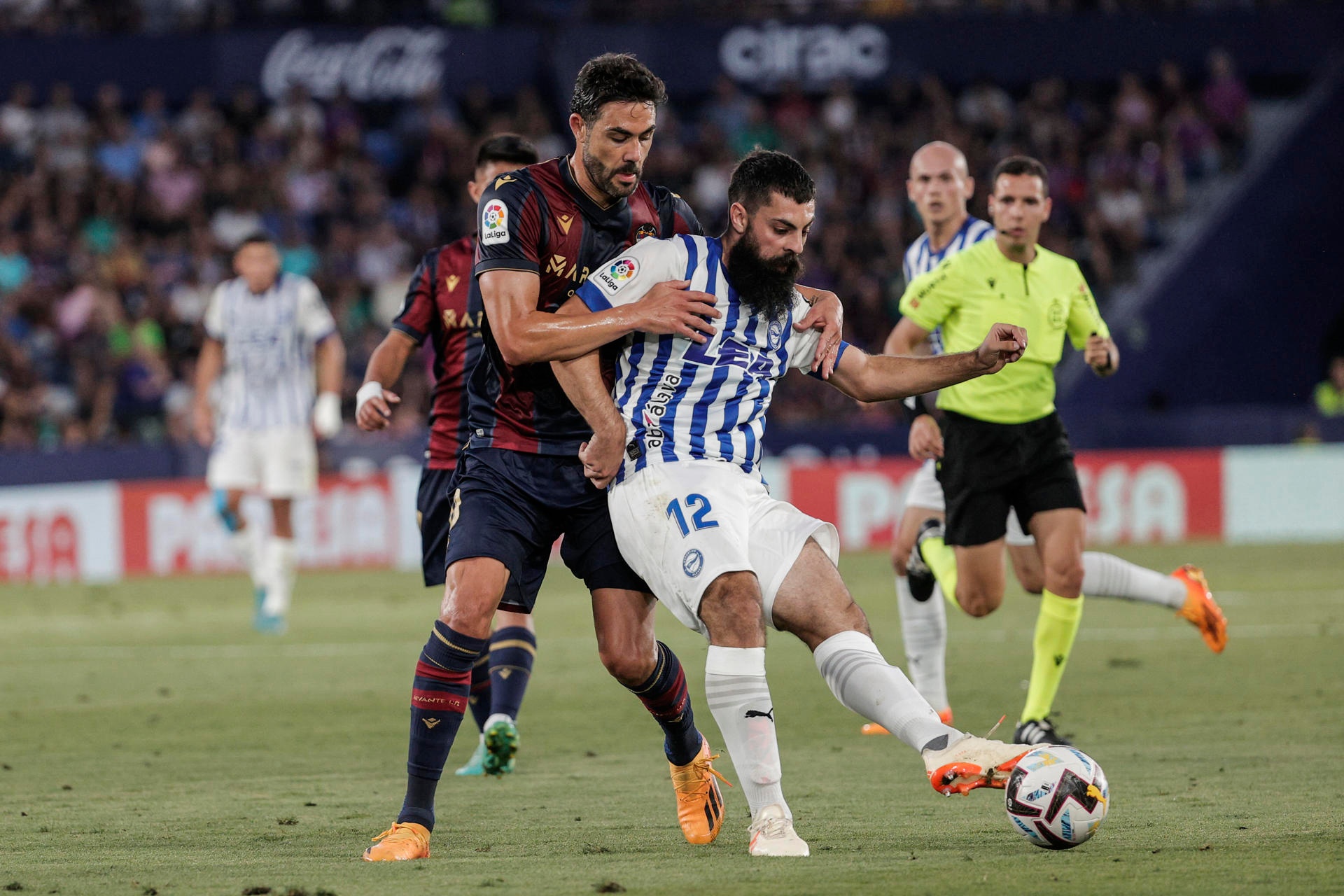 Levante's new coach, Julian Calero, said on Monday that he agrees with the return to the team of Vicente Iborra and Jose Luis Morales because they are ‘extraordinary players’, but pointed out that it does not depend on him but on the economic possibilities of the Valencian club.