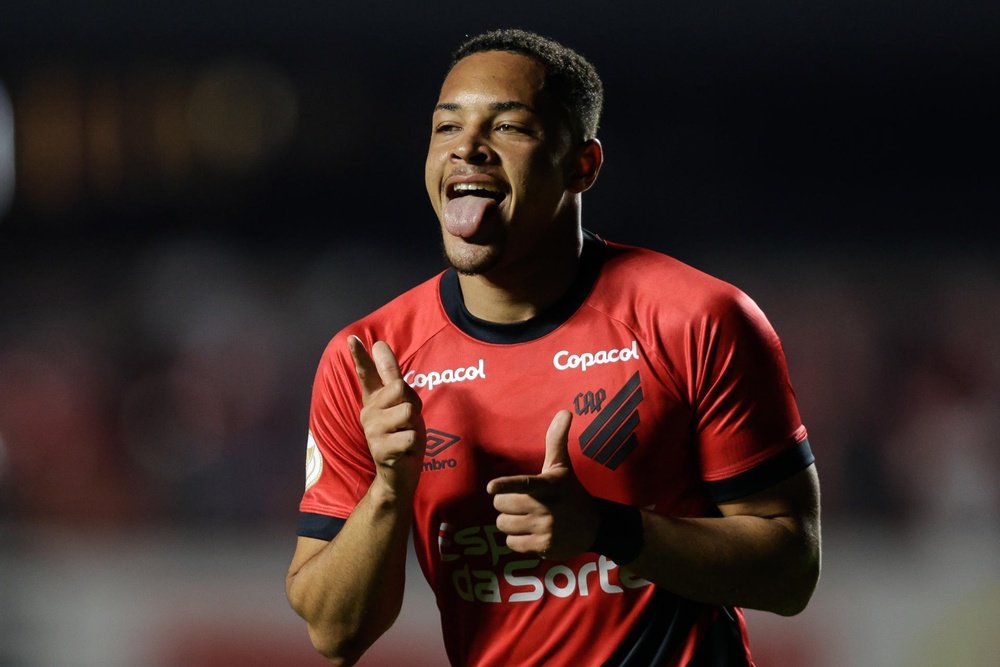 Barca agree 60 million deal with Athletico Paranaense for Vitor Roque