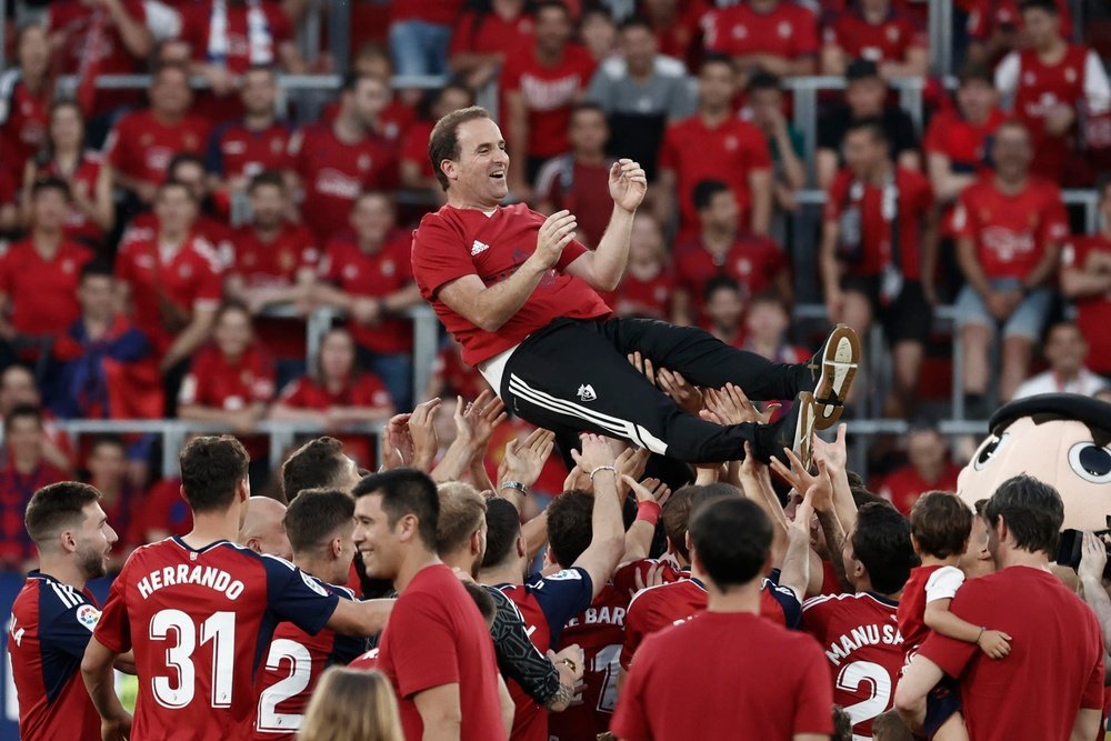 La UEFA sanciona económicamente a Osasuna pero le deja jugar Europa si no va a la Justicia. EFE
