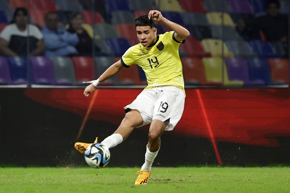 Ecuador gana en La Paz con un gol de un joven de 16 años y otro en el 96'. EFE
