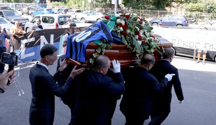 Milano ha salutato Luis Suarez: star del calcio presenti ai funerali