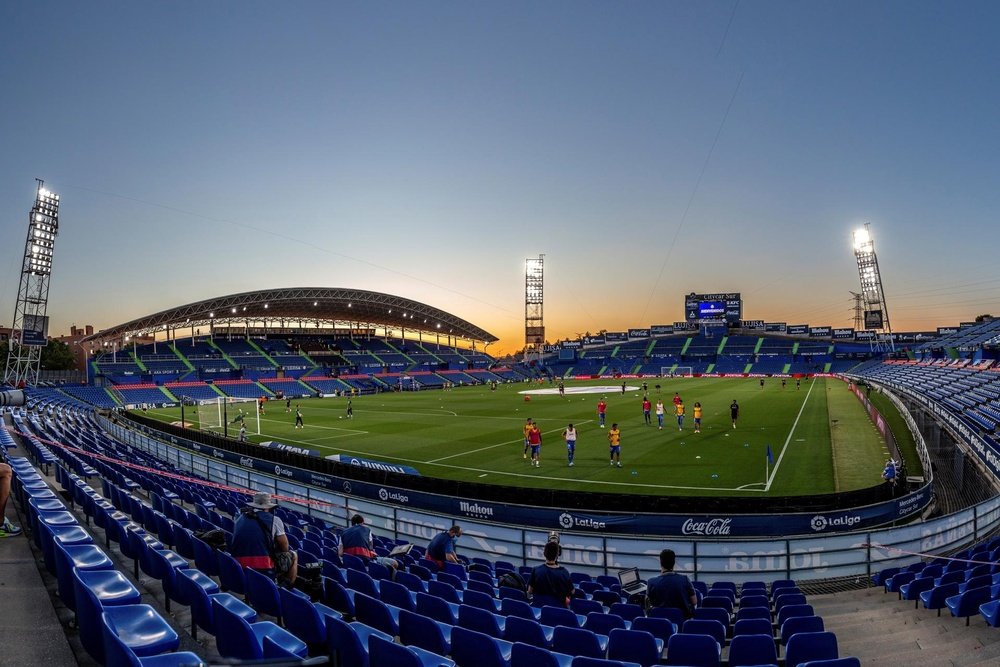 El Getafe-Rayo se queda sin estadio tras la clausura del Coliseum. EFE