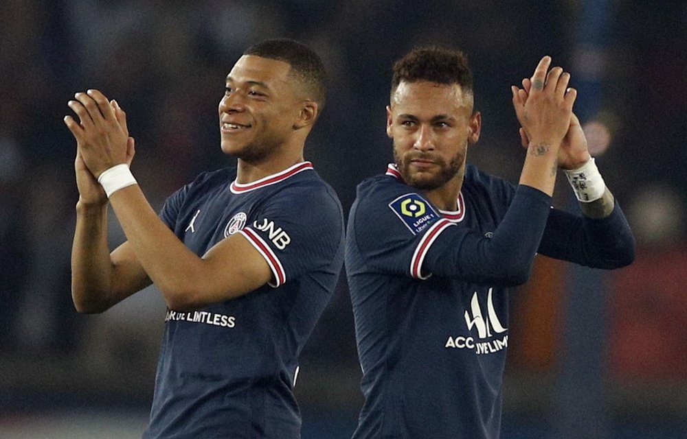 Mbappe and Neymar will miss the start of PSG's season. EFE
