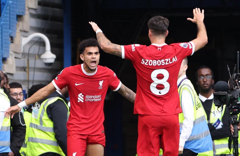 Luis Diaz's acrobatic finish could win the Premier League Goal of the Month. EFE