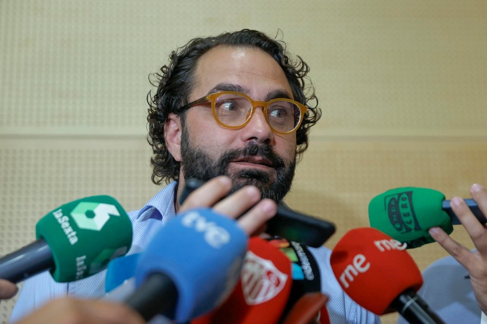 El director deportivo del Sevilla, Víctor Orta, este miércoles en Atenas horas antes de la final de la supercopa contra el Manchester City. EFE/ Juan Carlos Cárdenas