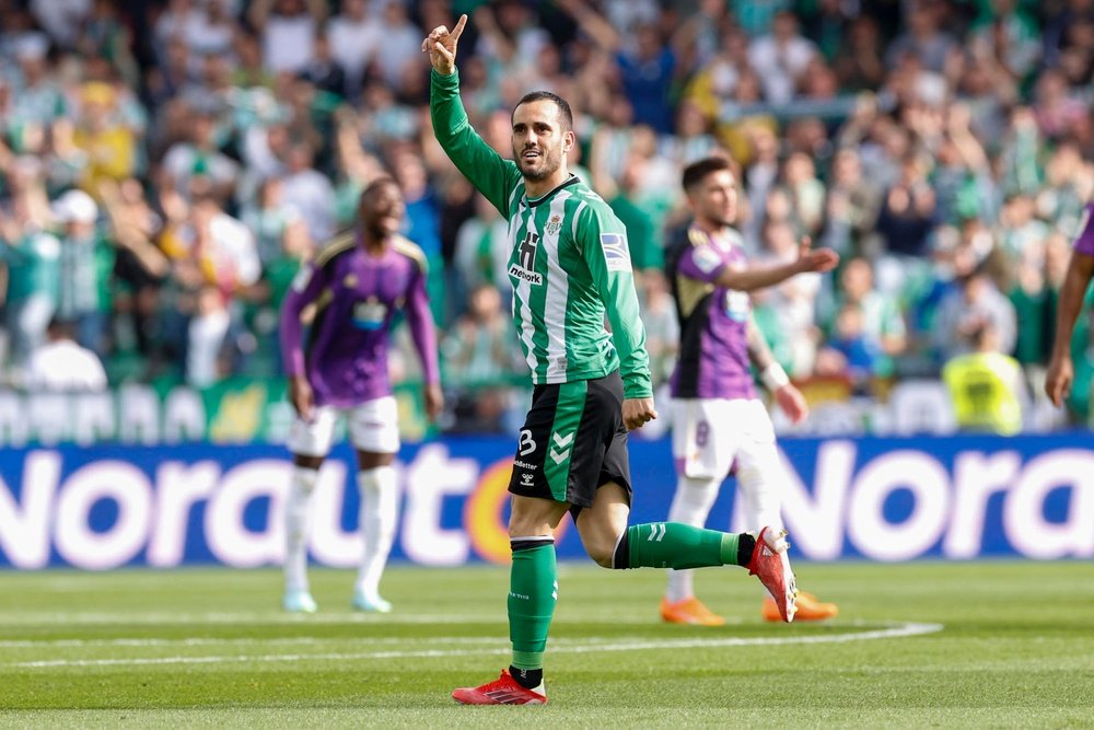 El delantero del Betis Juanmi en el estadio Benito Villamarín de Sevilla en foto de archivo de Julio Muñoz