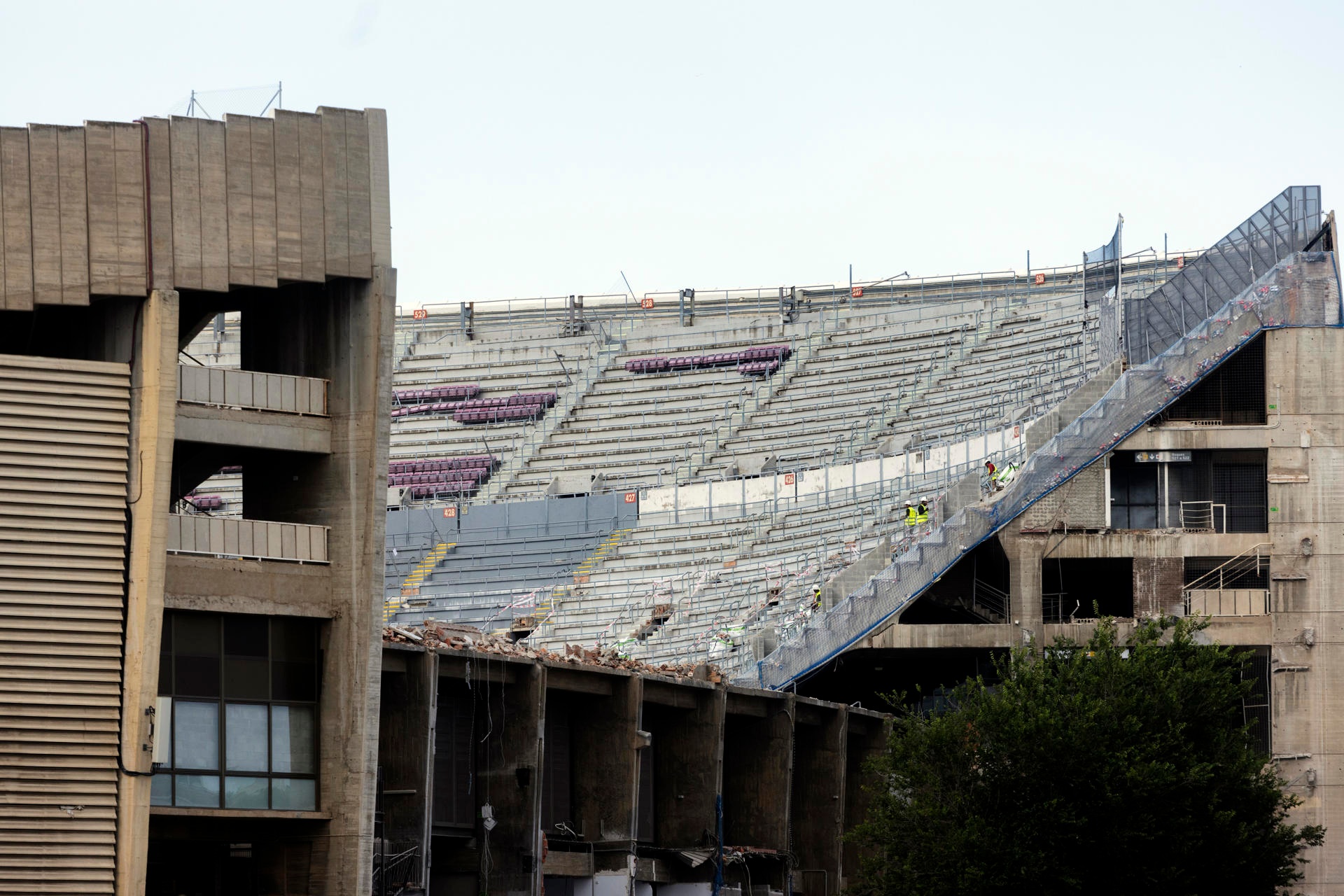 Works continue at the Spotify Camp Nou. EFE