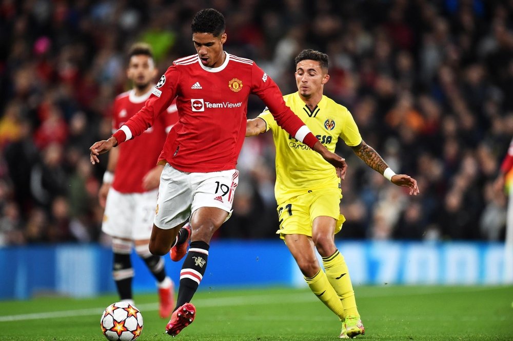 Varane no está contento con su situación en Old Trafford. EFE