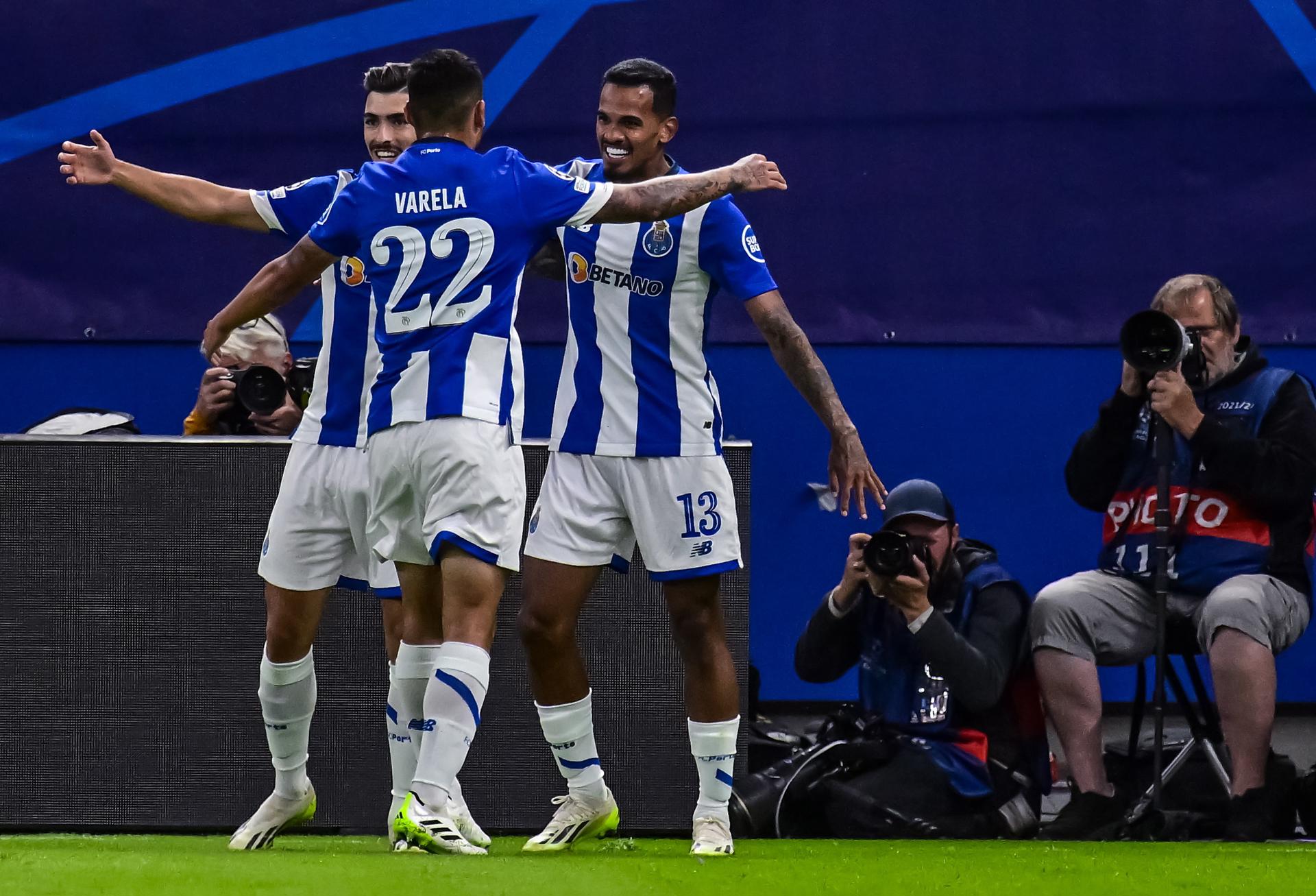 Com dois gols de Galeno, Porto estreia na Champions com vitória