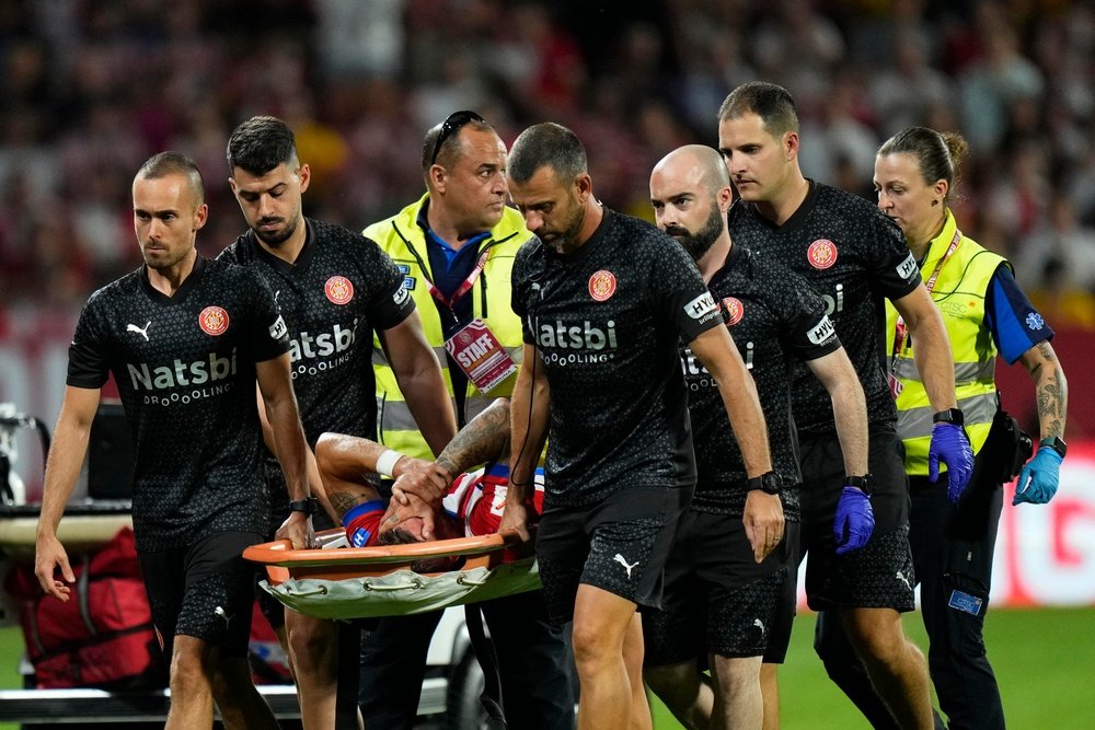 Portu had to leave the Girona-Real Madrid match on a stretcher. EFE