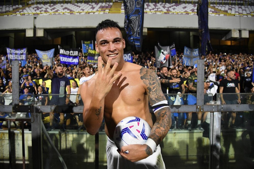 Un Lautaro record replace l'Inter en tête de la Série A. EFE