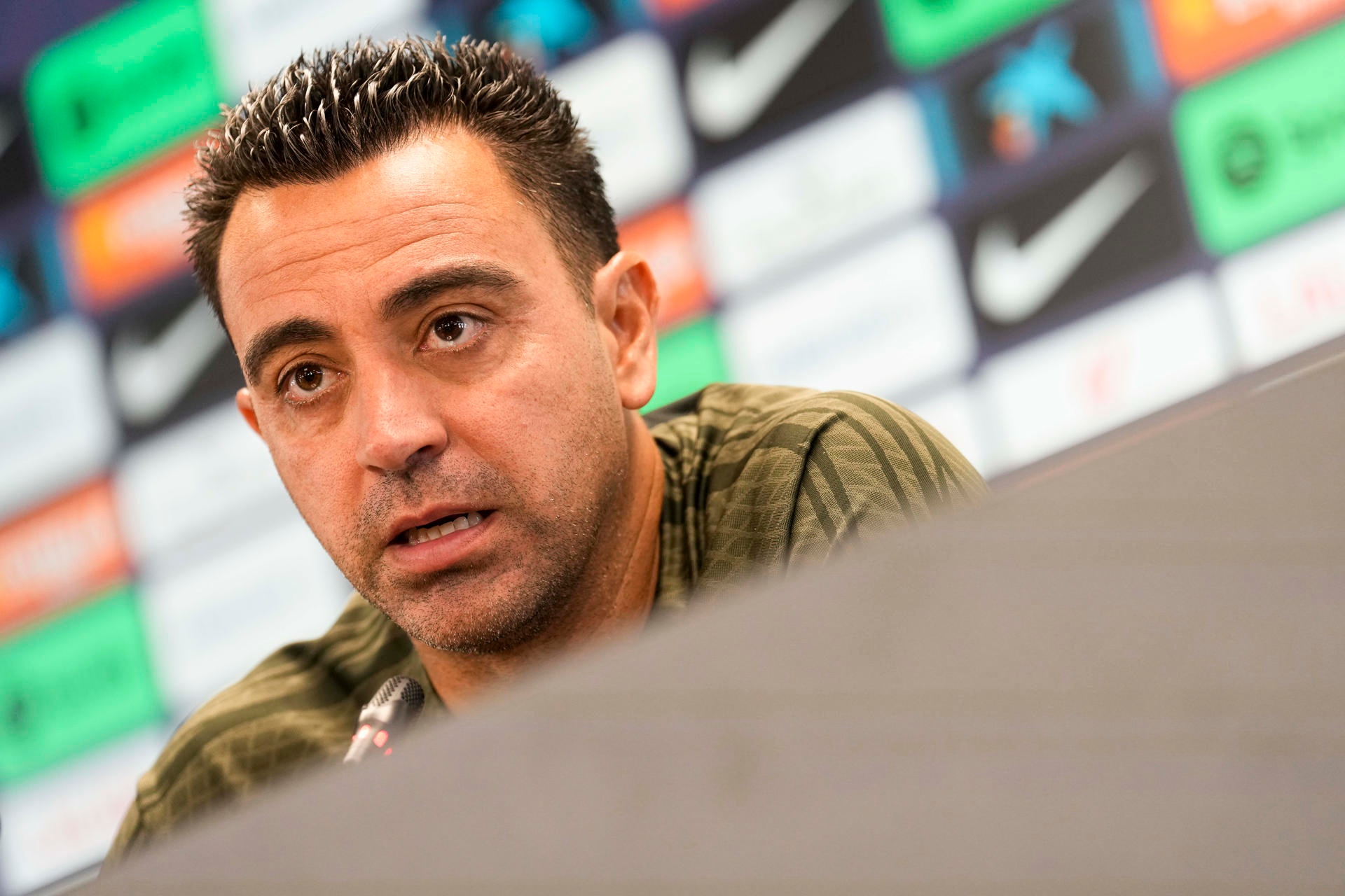 Barcelona's Xavi would like to have De Jong for the 'Clasico'