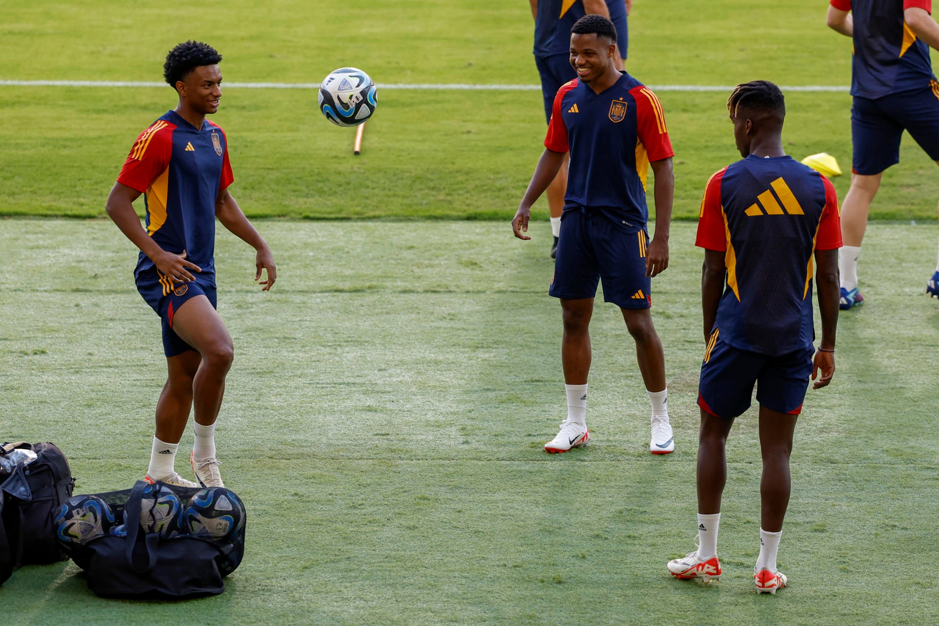 Nico Williams se queda fuera y Bryan se pide el '10'