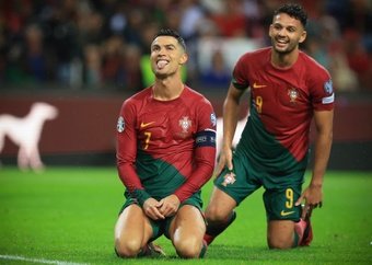Déjà qualifiée pour l'Euro 2024, la Seleção portugaise dispute le dernier match de sa campagne de qualification contre l'Islande, dimanche, à Lisbonne. Découvrez les compositions probables de cette rencontre.