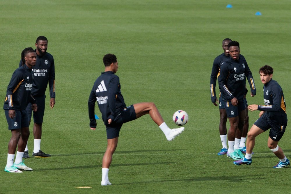 Rodrygo left behind some discomfort in his right knee. EFE
