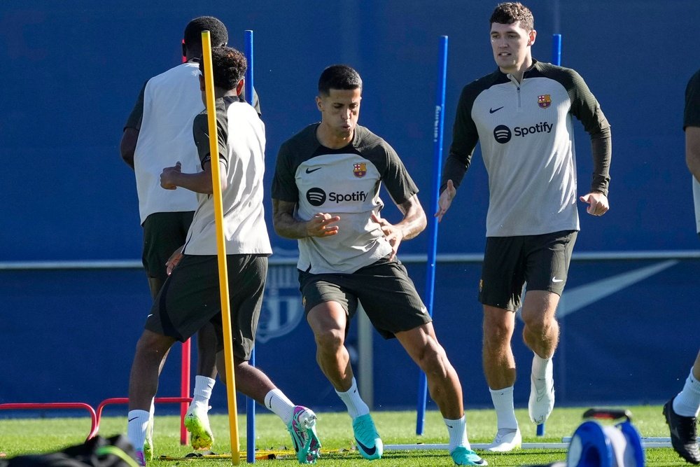Barcelona will be looking to to close the gap on leaders Real Madrid. EFE