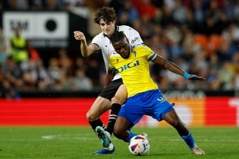 Le club de Cadix a annoncé ce mardi la blessure de Rominigue Kouamé. Le joueur malien manquera le reste de la saison après une rupture du tendon de l'adducteur qui nécessitera une intervention chirurgicale.