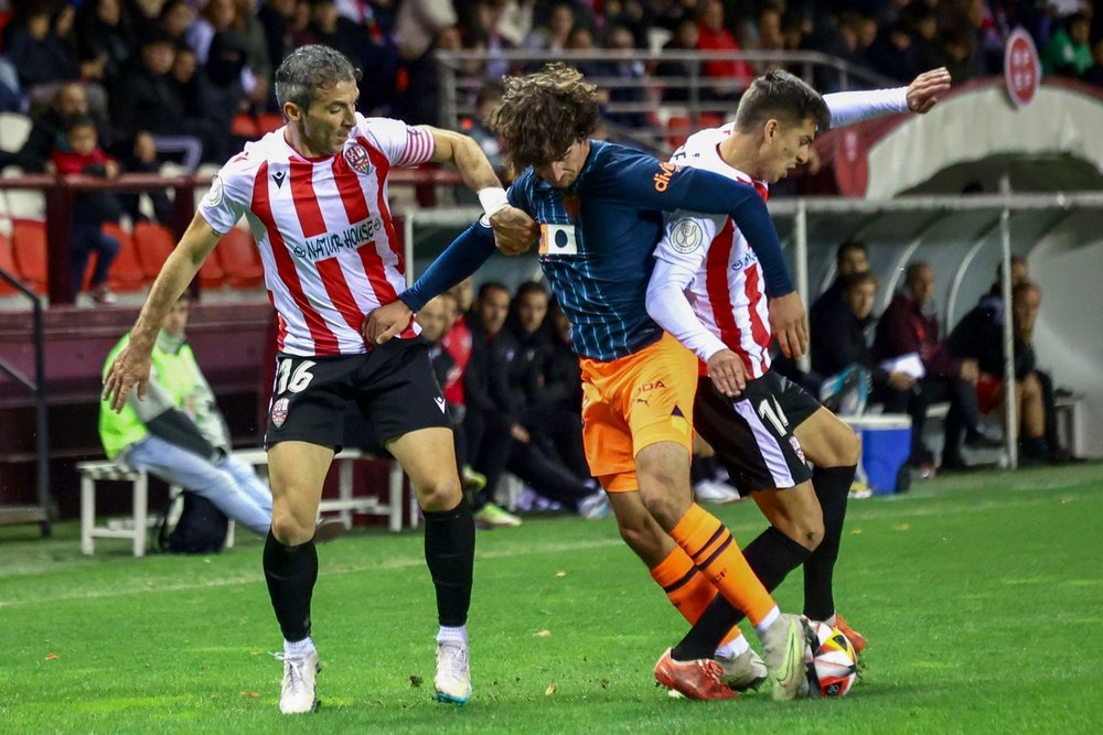 El Valencia venció por 0-2 al UD Logroñés. EFE