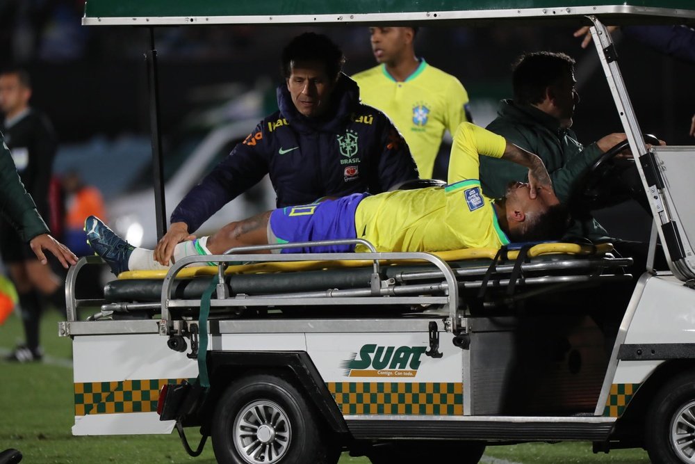 Neymar ya trabaja en su recuperación. EFE