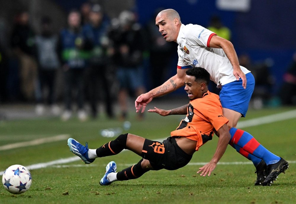 Oriol Romeu would have liked to have had better performances with Barca. EFE