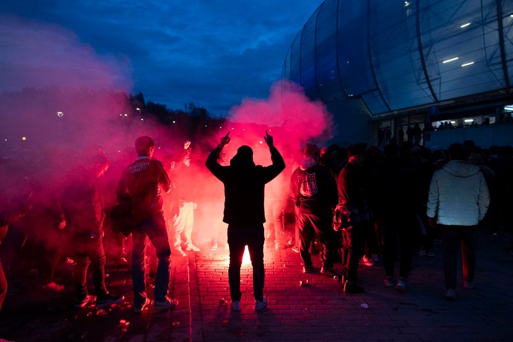O Benfica, multado e sem poder levar torcedores para Salzburg. AFP
