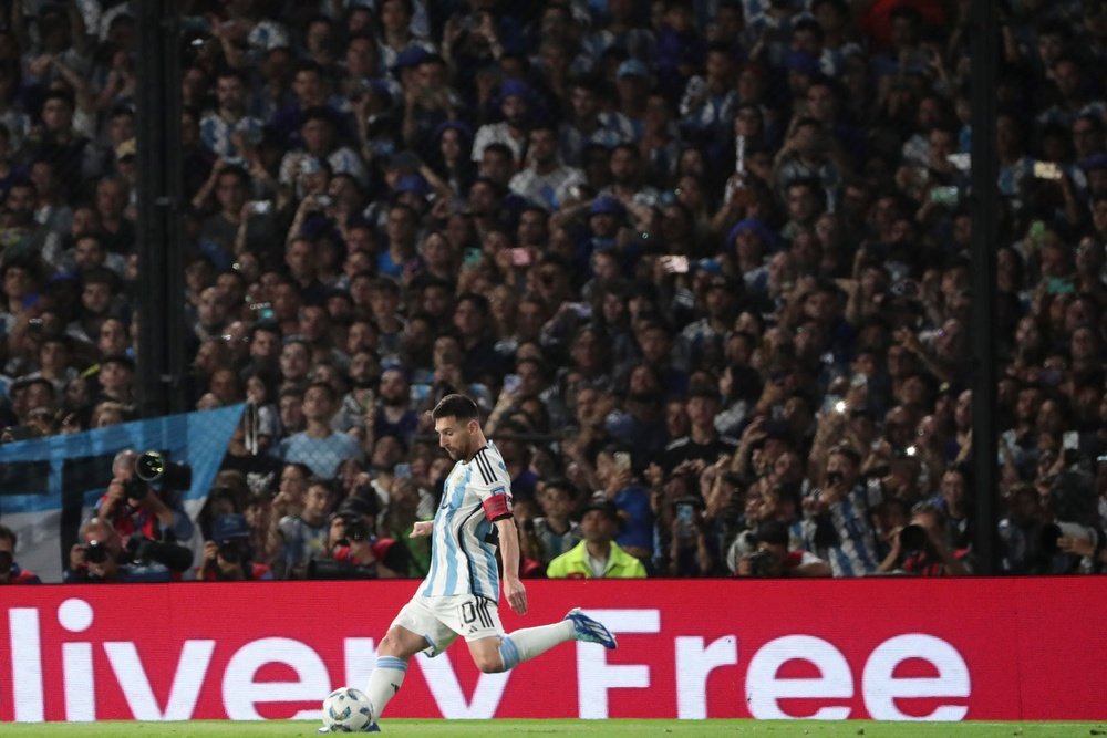 6 camisetas de Messi da Copa do Mundo foram leiloadas por mais de 7 milhões. EFE