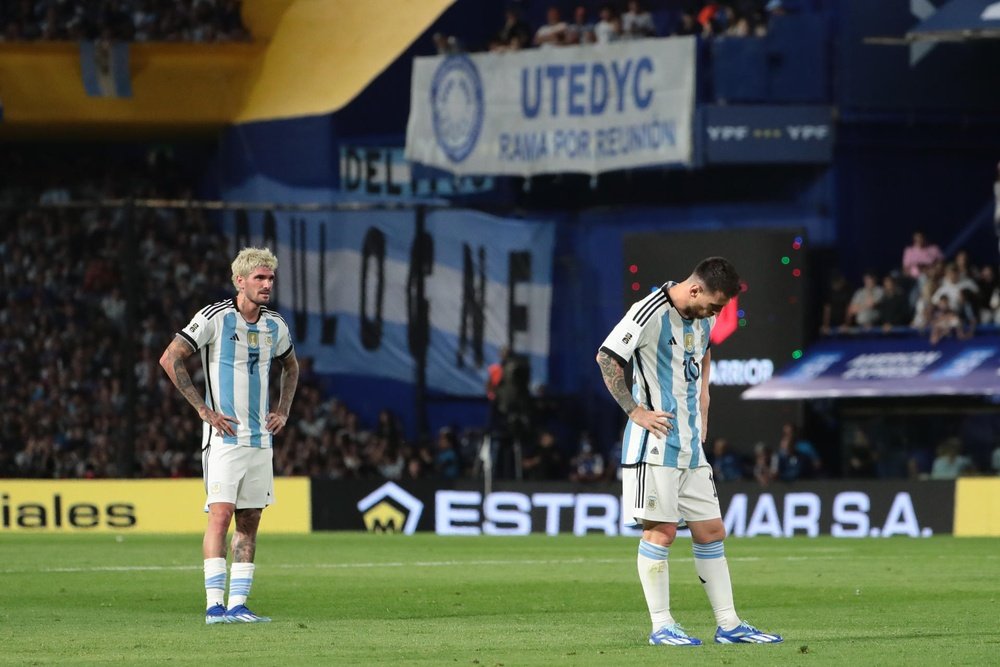 A lesão muscular de Messi pode complicar sua presença na seleção argentina. EFE