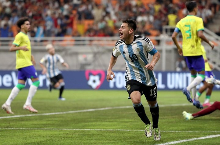 Mondial U17 : L'Argentine écrase le Brésil grâce à un triplé d'Echeverri