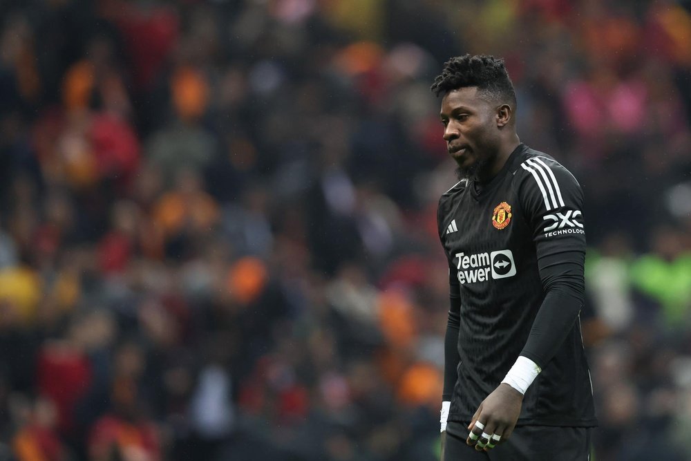 Onana has been heavily criticised by Man United fans. EFE