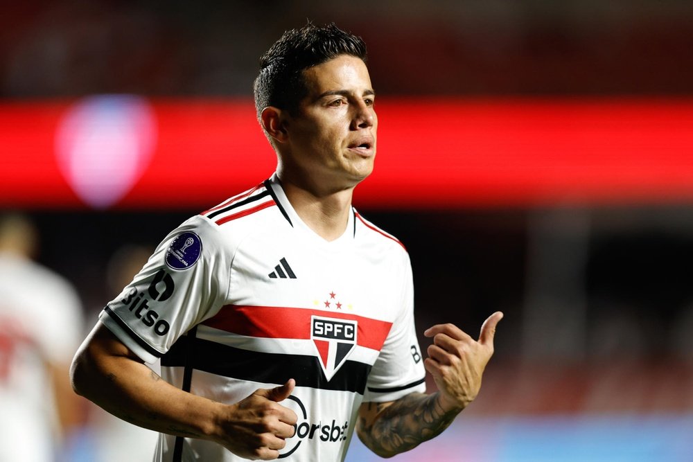 James Rodríguez com a camisa do São Paulo.  EFE/Isaac Fontana