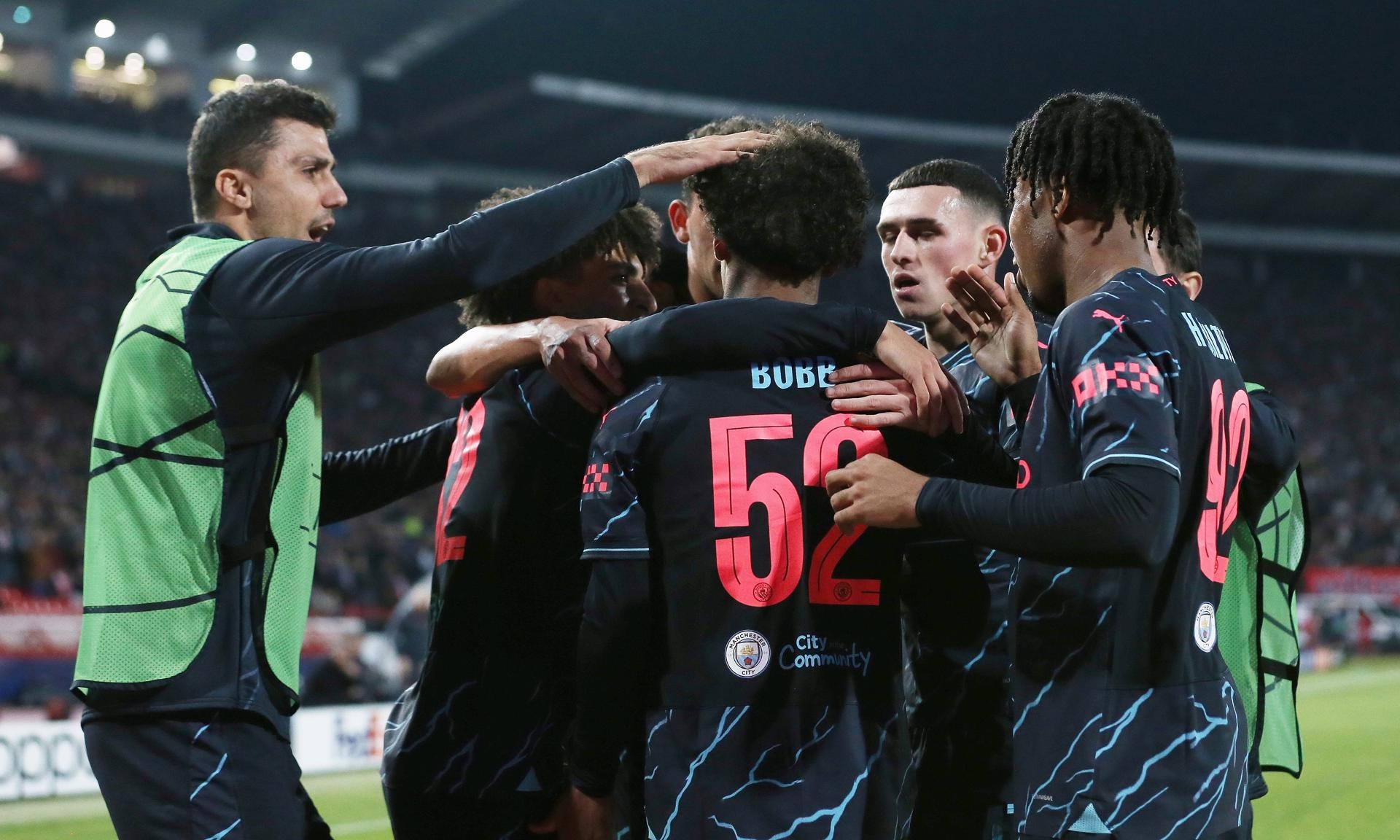 El Manchester City completó el pleno en la fase de grupos con un sufrido triunfo ante el Estrella Roja. Los canteranos 'citizen' sacaron el partido hacia adelante.