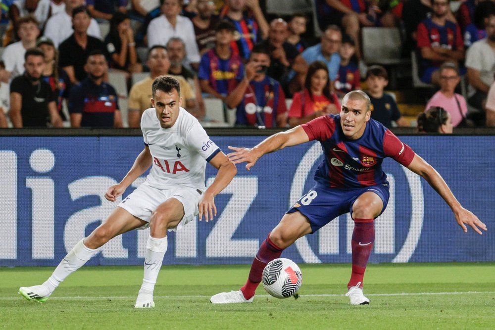 Reguilon (L) is being targeted by Barcelona. EFE