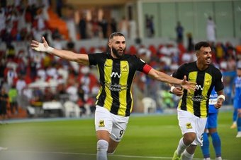 Al-Ittihad forward Karim Benzema responded when asked by a journalist about his lack of goals and said that his current club is not Real Madrid and that he is not surrounded by the same players. He also said that he cannot win games on his own.