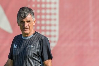 Mendilibar ironised Sevilla's dismissal last October in a press conference. EFE