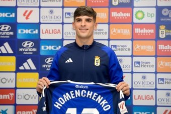 El jugador Santiago Homenchenko se encuentra feliz en el fútbol español. Aunque apenas ha jugado 20 minutos con el Oviedo, asegura que solo quiere volver a Uruguay, su país natal, 