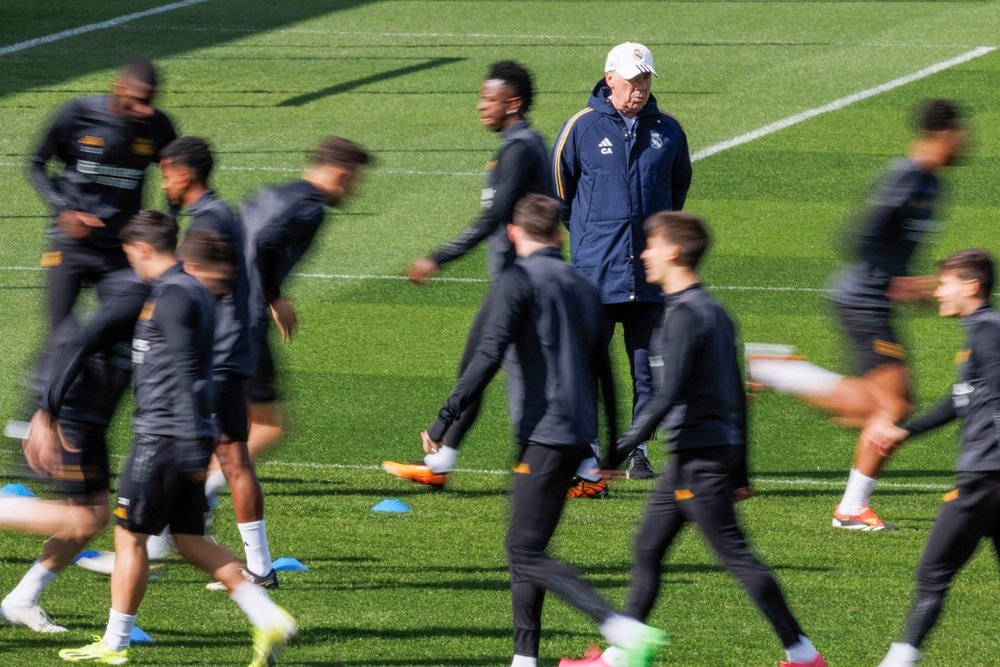 Courtois continues to take steps towards recovery from knee injury. EFE