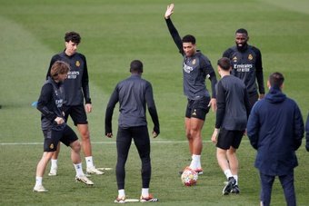 Real Madrid trained on Thursday morning with the La Liga meeting against Athletic in mind. Carlo Ancelotti brought back the 14 internationals who left the Valdebebas training complex during the international break, but three of them trained separately from the group.