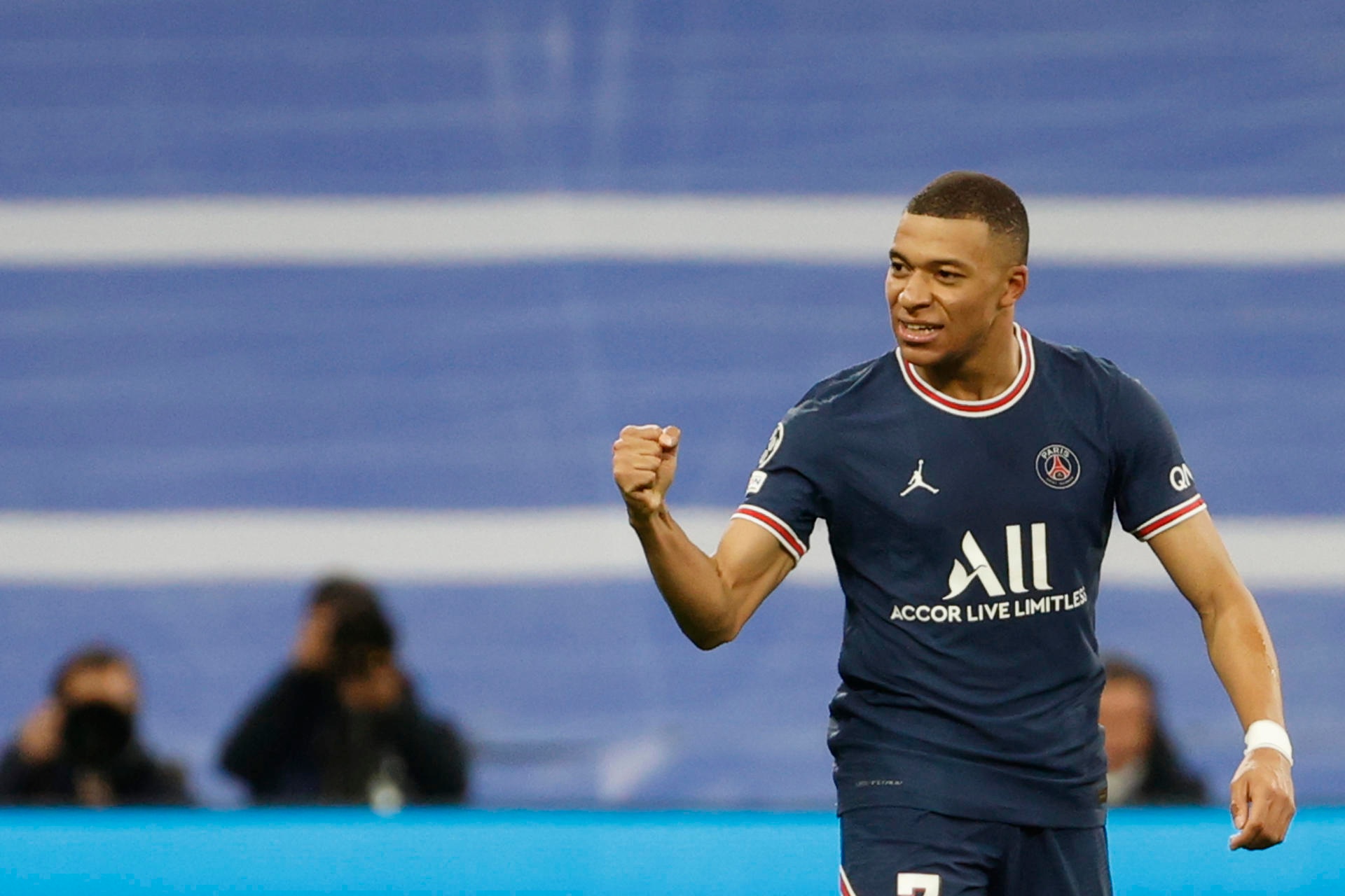 Mbappe earns 5 times more than the highest paid players in Ligue 1. EFE