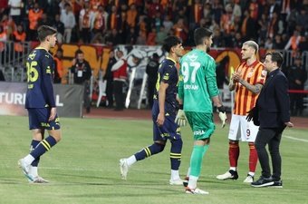 Los árbitros vuelven a ser noticia en el fútbol turco. Esta vez, ha sido la Federación la que ha sido protagonista al recurrir a colegiados extranjeros para que estén en el VAR en partidos denominados 
