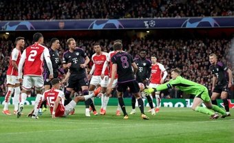 La gran duda de los aficionados del Tottenham: ¿apoyar al Bayern o al Arsenal? EFE/Andy Rain