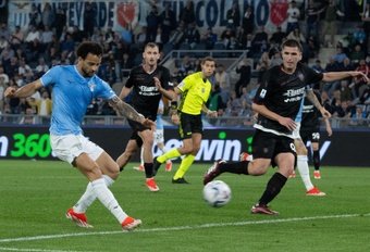 La Lazio sigue en la lucha por los puestos europeos al vencer por un claro 4-1 a la Salernitana, que está a un paso de descender de forma matemática. Felipe Anderson metió un doblete en el día en el que Luis Alberto anunció su adiós a los 'biancocelesti'.