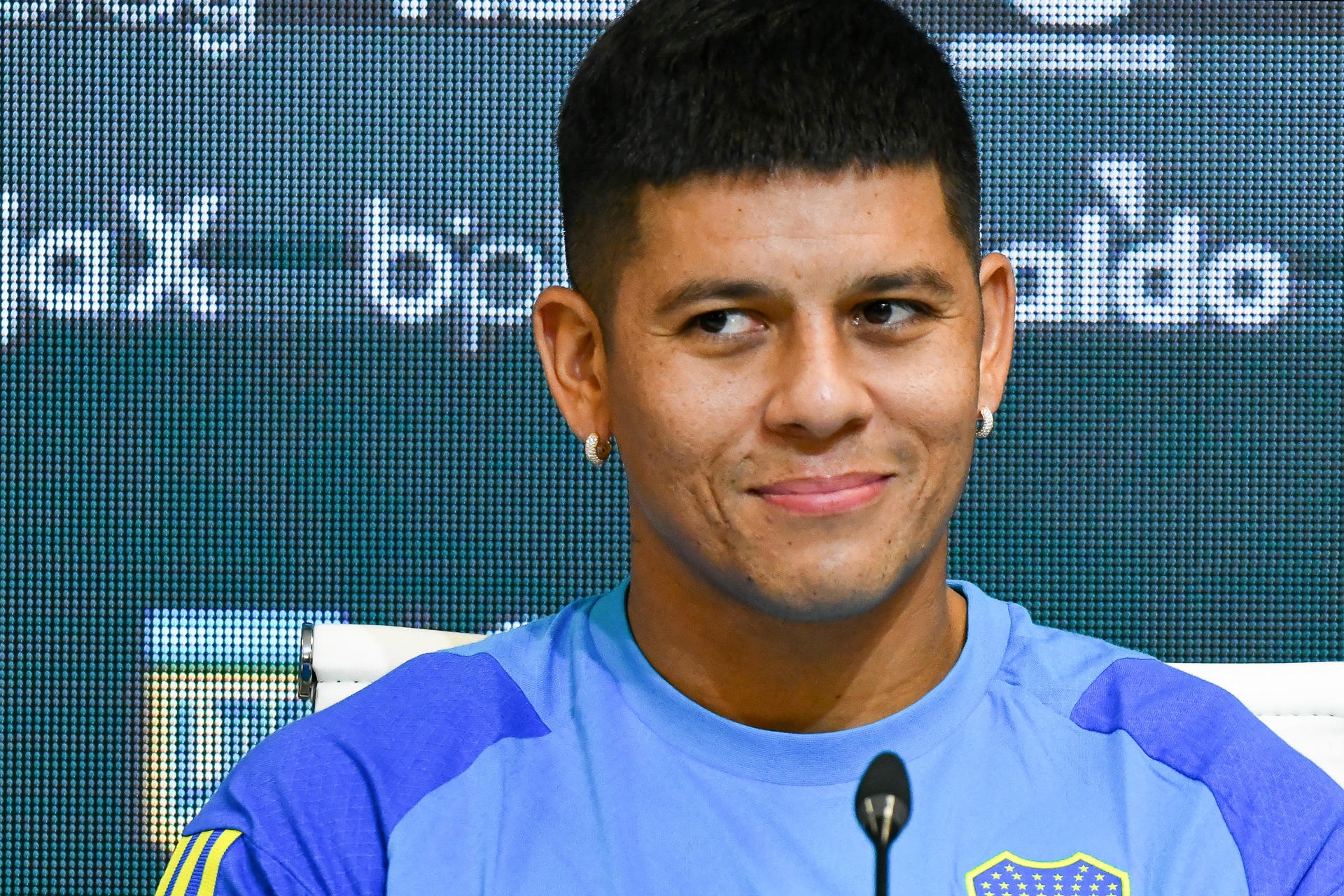 A punto de llegar a Racing, en Argentina cuentan que Marcos Rojo no llevaría su apellido a la espalda por la rivalidad en Avellaneda con Independiente.