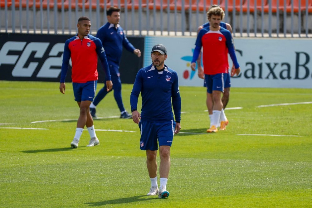 Simeone has left several players in Madrid to have a rest. EFE