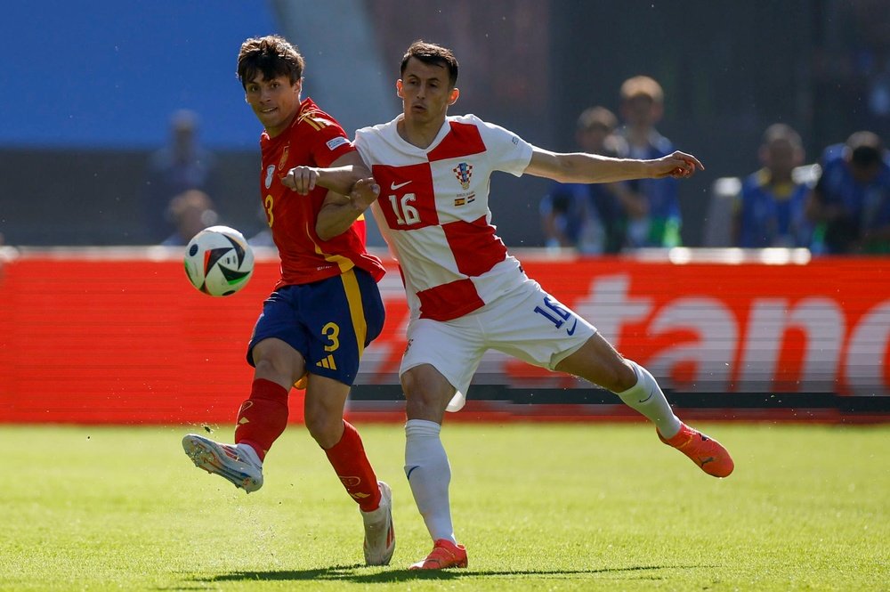 España perdió por primera vez la posesión en una fase final desde la Euro 2008. EFE