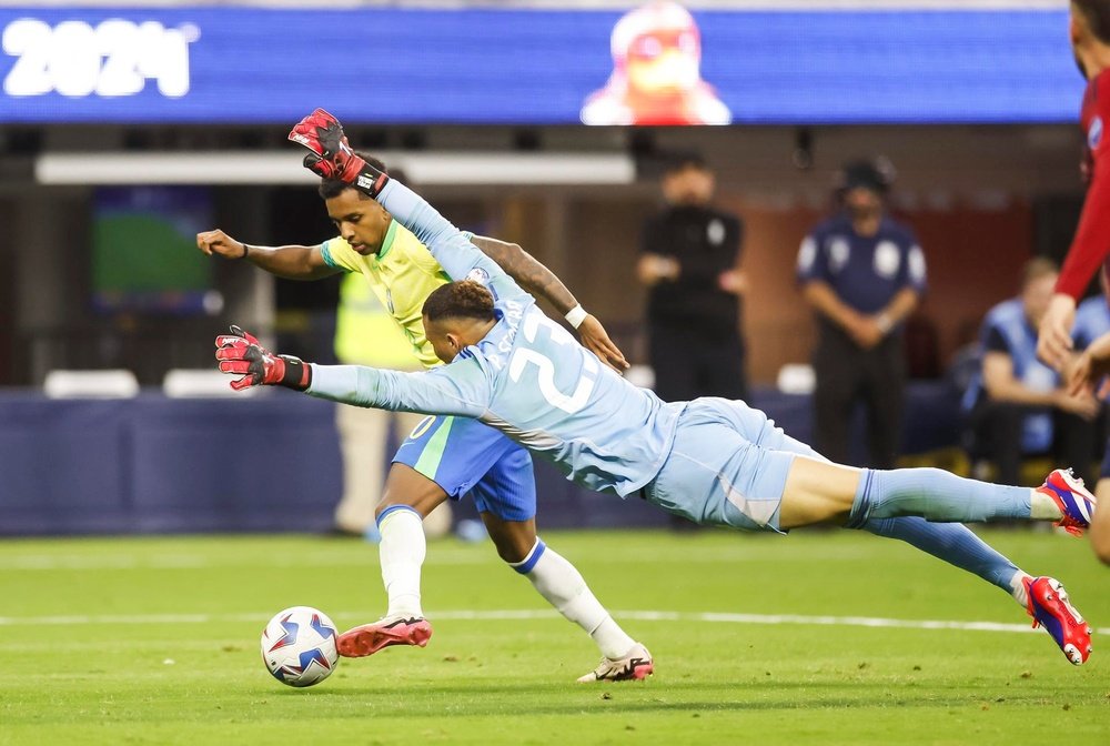 Brasil se recupera do tropeço contra a Costa Rica com um treino leve. EFE