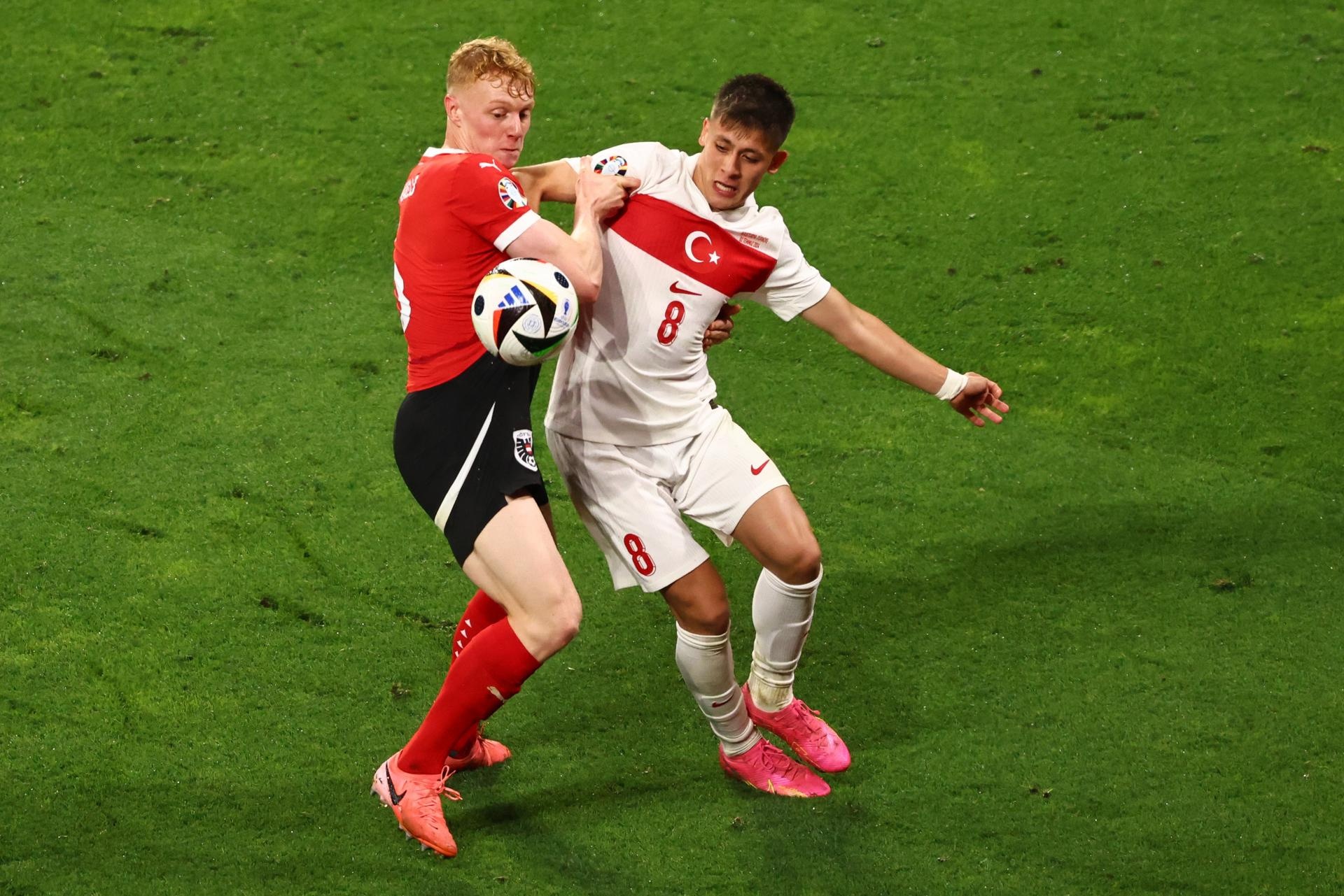 Güler brilla en un aviso a Xabi. EFE/EPA