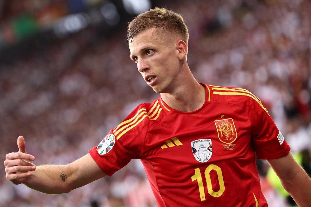 Olmo is aware that Barcelona want to sign him. EFE