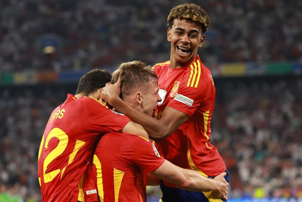 Spain will return to playing in red. EFE