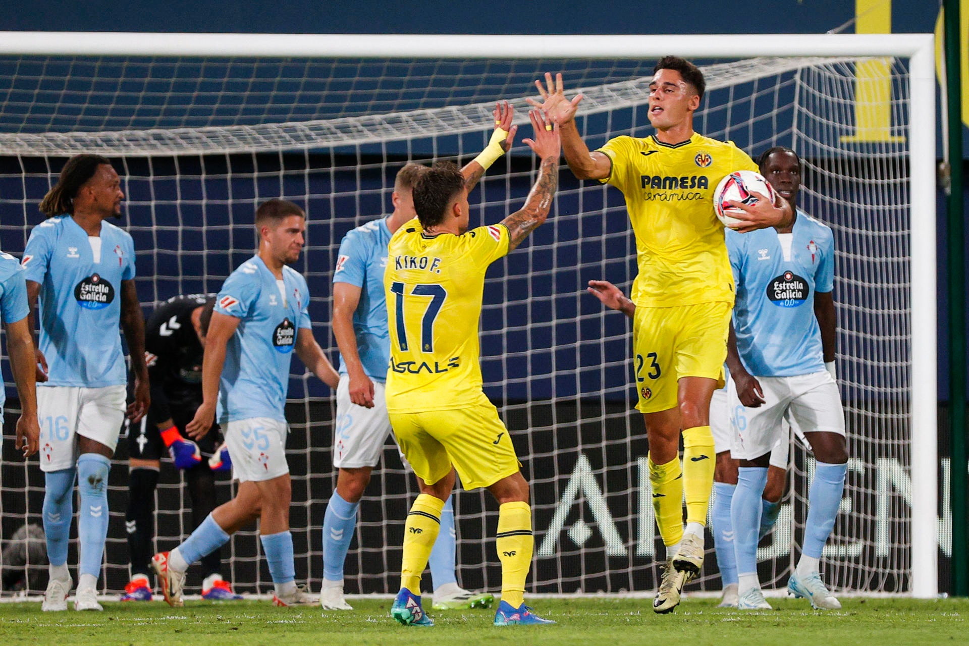 Villarreal y Celta, en la ida, dejaron un frenético 4-3 que amenaza con repetirse o, al menos, quedarse cerca en la vuelta. Son dos de los equipos que más marcan, más reciben y más espectáculo ofrecen en sus duelos, una bendición para el aficionado neutro.